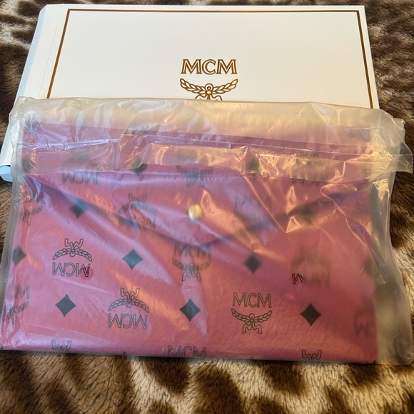 MCM Pink Clutch - Picture 2 of 9